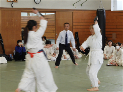 �������E���q�ō����掎��