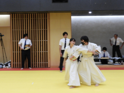 ���R�`����