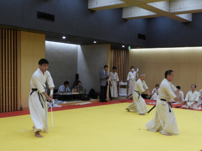 �K��`����