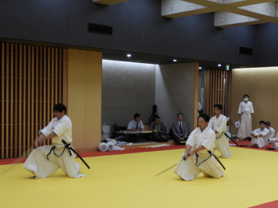 �K��`����