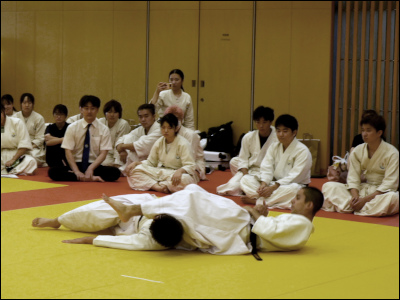 ���R�`����