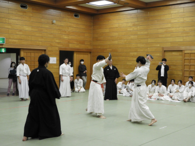 �������E��������